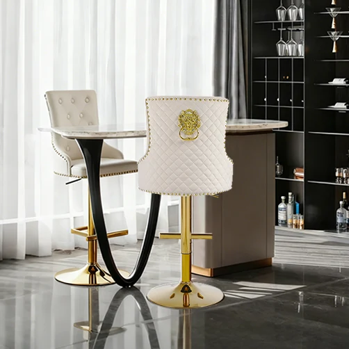 बार स्टूल आणि खुर्च्या