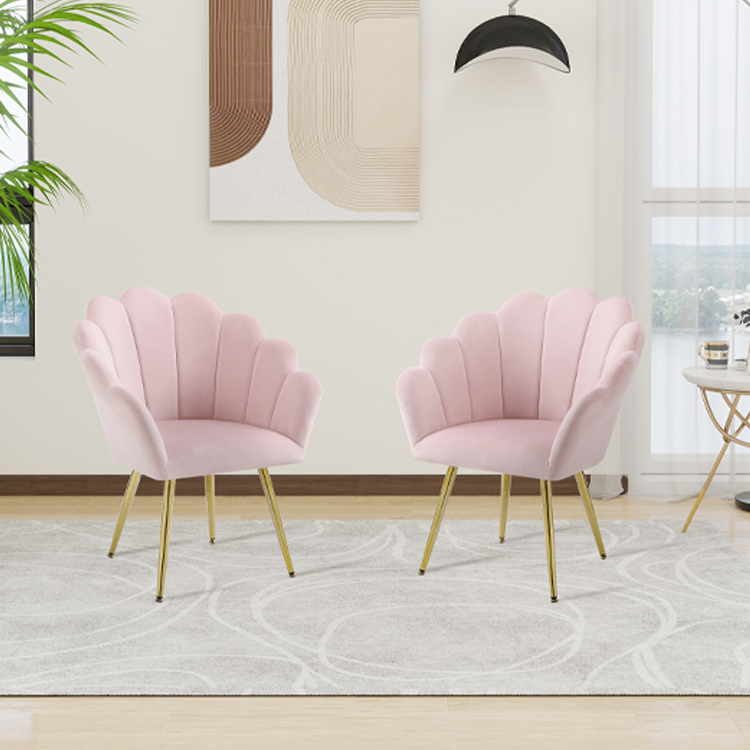 zamatová stolička s okvetnými lístkami