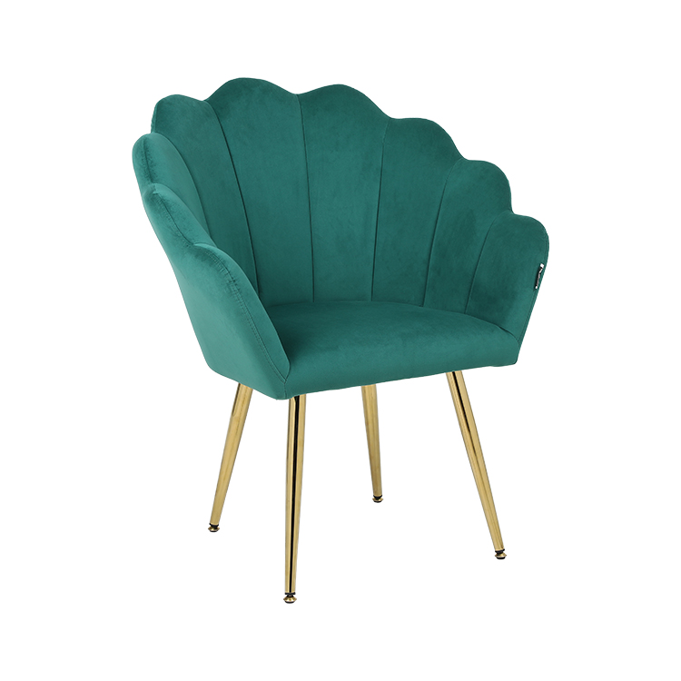 zamatová stolička s okvetnými lístkami